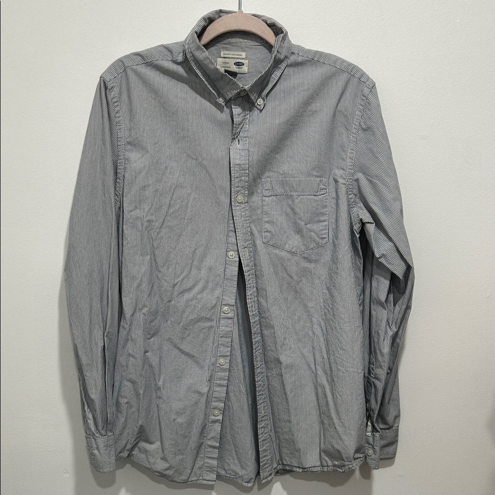 Old Navy Men's Light Gray Button-Down Shirt